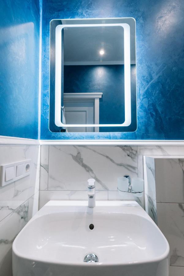 Royal Tower Vip Smart Apartments 3 Киев Екстериор снимка