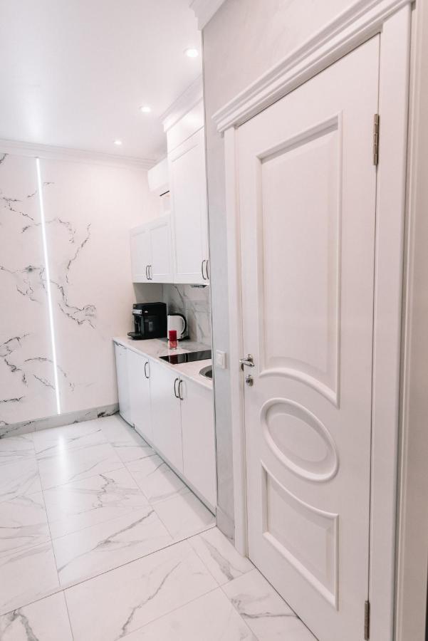 Royal Tower Vip Smart Apartments 3 Киев Екстериор снимка