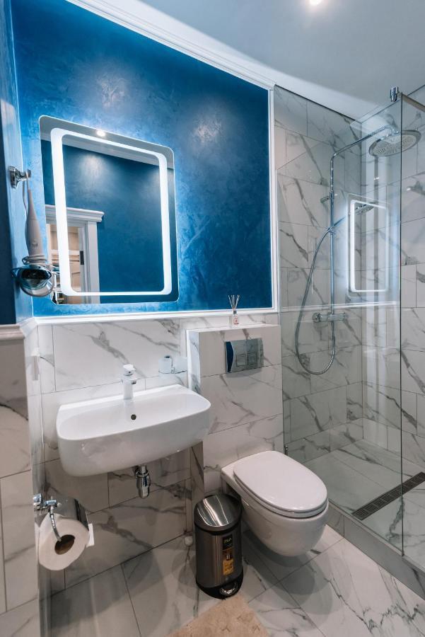 Royal Tower Vip Smart Apartments 3 Киев Екстериор снимка