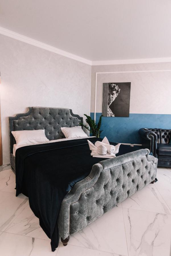 Royal Tower Vip Smart Apartments 3 Киев Екстериор снимка